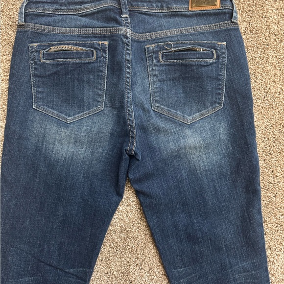 EUC Guess Women’s Low Rise Straight Grace Fit Blue Jeans Size 27 - Picture 6 of 8